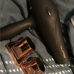 Nume blow dryer